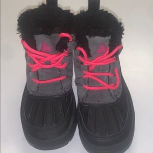 NIKE ACG BOOTS